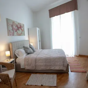 Apartment Garibaldi House, Naples